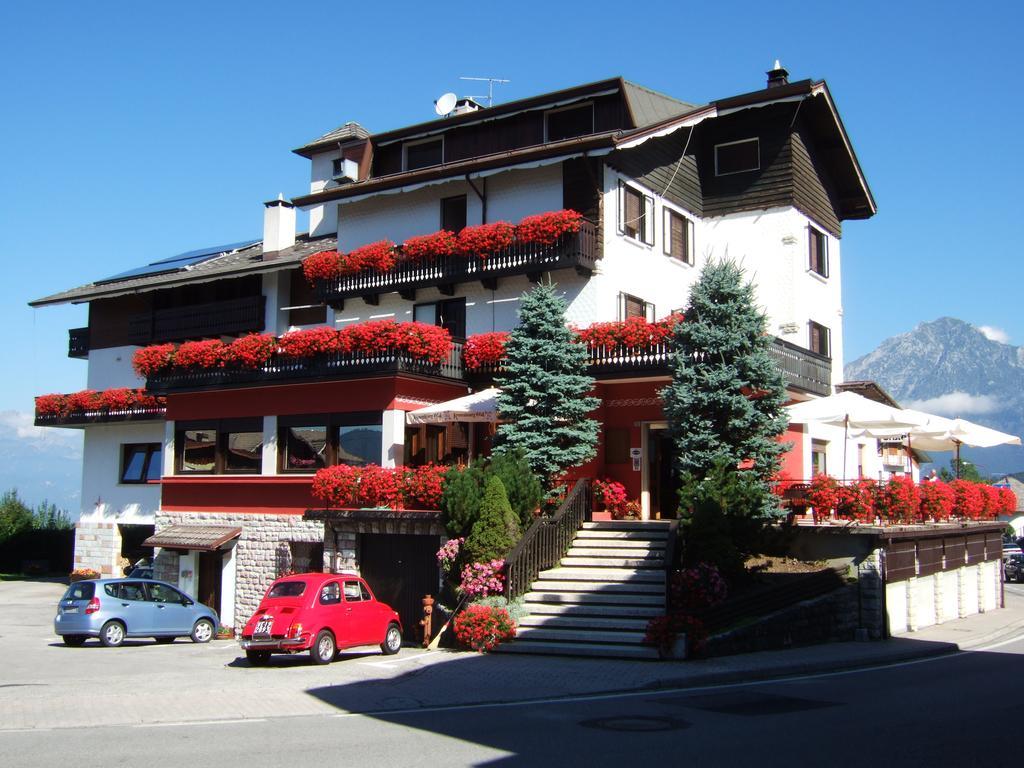 Albergo Trieste Tambre dʼAlpago Exteriér fotografie