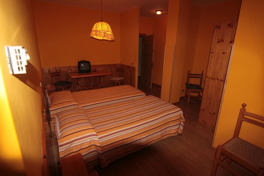 Albergo Trieste Tambre dʼAlpago Pokoj fotografie