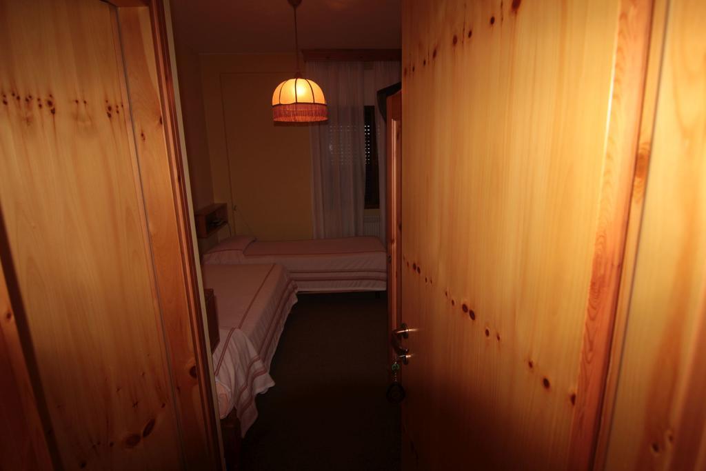 Albergo Trieste Tambre dʼAlpago Pokoj fotografie