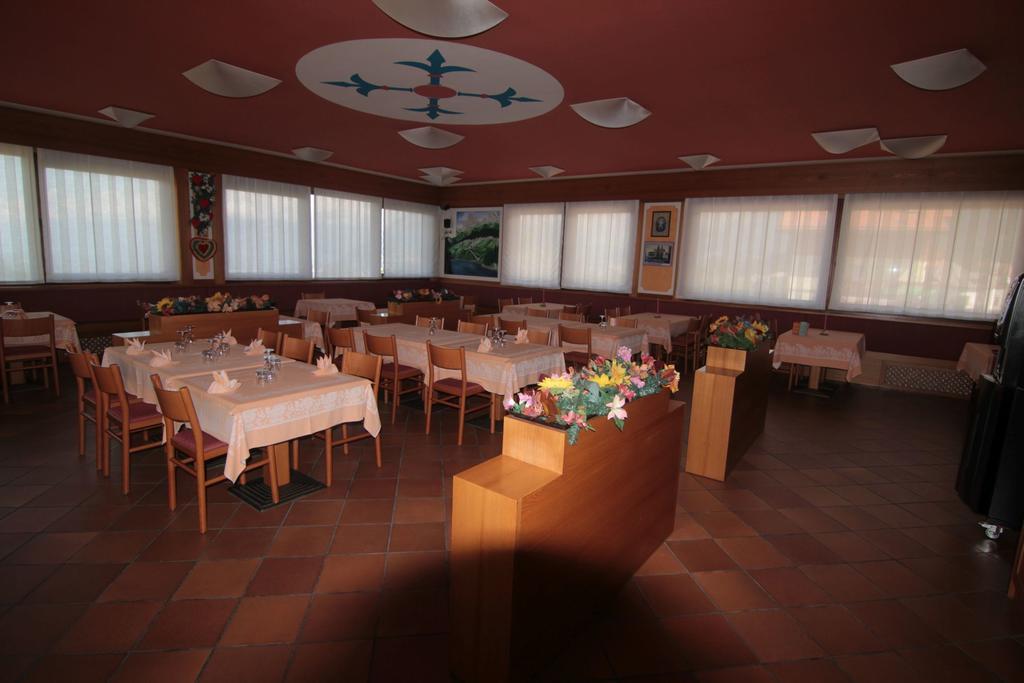 Albergo Trieste Tambre dʼAlpago Exteriér fotografie