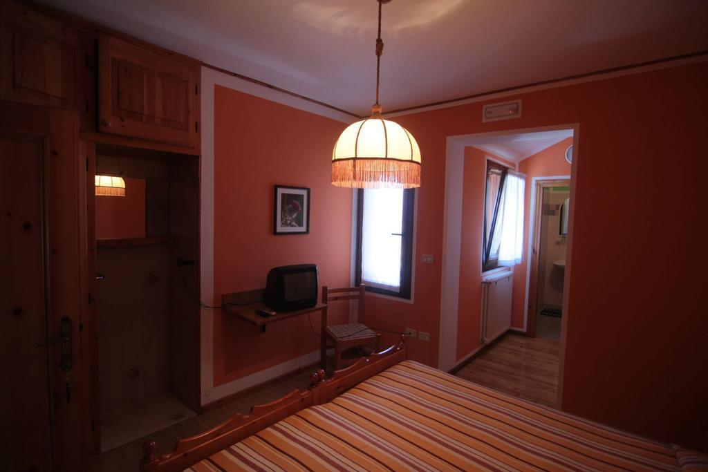 Albergo Trieste Tambre dʼAlpago Pokoj fotografie