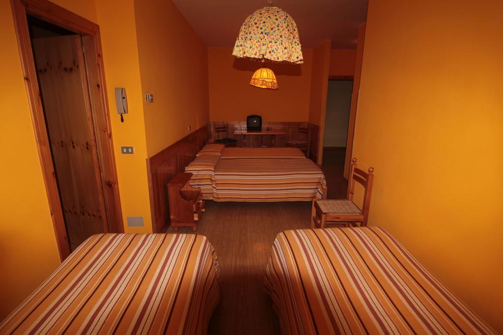 Albergo Trieste Tambre dʼAlpago Pokoj fotografie