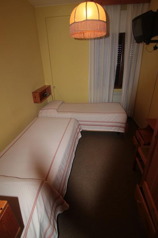 Albergo Trieste Tambre dʼAlpago Pokoj fotografie