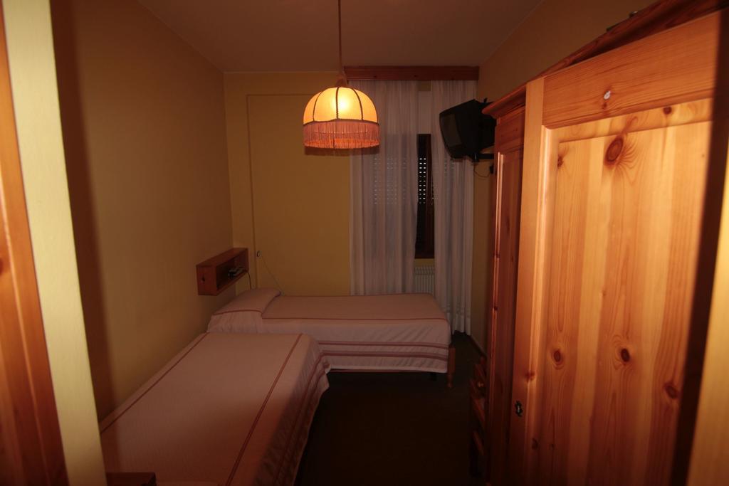 Albergo Trieste Tambre dʼAlpago Pokoj fotografie